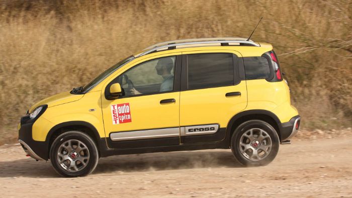 Η έκδοση Cross του Fiat Panda είναι μία ειδική περίπτωση, αφού αποτελεί την κορυφαία έκδοση από πλευράς χωμάτινων δυνατοτήτων, μετά τα Panda Trekking 